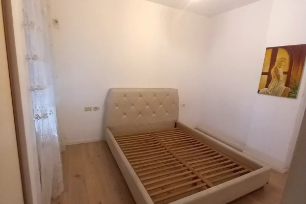 Shtepi me qera Apartament ne Tirane, 2+1, Mobilimi E mobiluar, Pagesa 55,000  Leke.