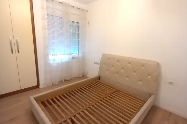 Shtepi me qera Apartament ne Tirane, 2+1, Mobilimi E mobiluar, Pagesa 55,000  Leke.