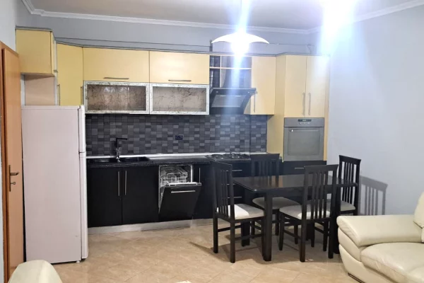 Shtepi me qera 1+1 ne Tirane - 42,000 Leke