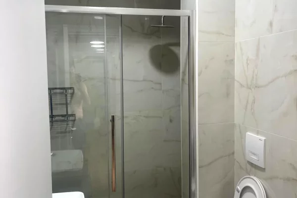 Shtepi me qera Apartament ne Tirane, 2+1, Mobilimi E mobiluar, Pagesa 85,000  Leke.