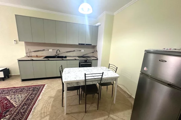 Shtepi me qera Apartament ne Tirane, 2+1, Mobilimi E mobiluar, Pagesa 50,000  Leke.
