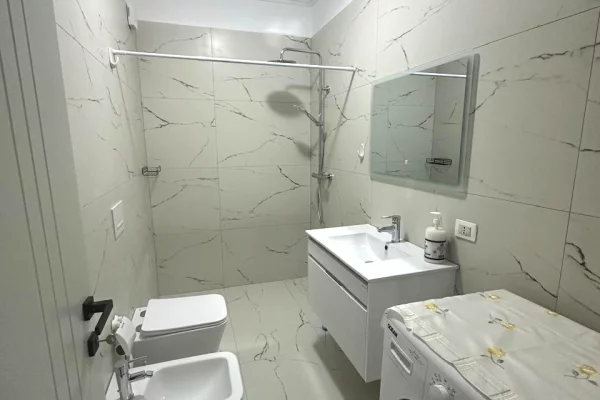 Shtepi me qera Apartament ne Tirane, 2+1, Mobilimi E mobiluar, Pagesa 50,000  Leke.