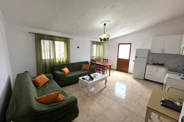 🏡 Jepet me qera apartament 2+1+2 në Rrugën e Durrësit