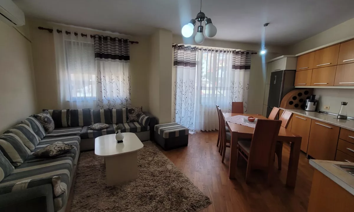 Shtepi ne shitje Apartament ne Tirane, 1+1, Mobilimi E mobiluar, Pagesa 91,000  Euro.