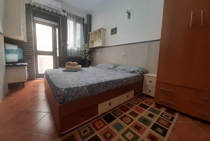 Shtepi me qera Apartament ne Tirane, 1+1, Mobilimi E mobiluar, Pagesa 45,000  Leke.