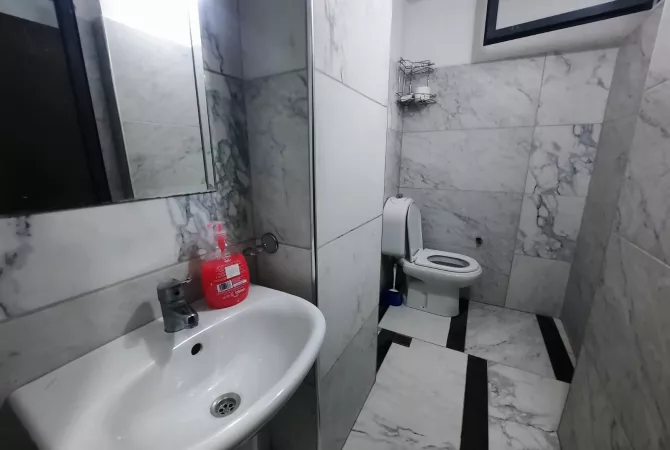 Shtepi me qera Apartament ne Tirane, 1+1, Mobilimi E mobiluar, Pagesa 45,000  Leke.