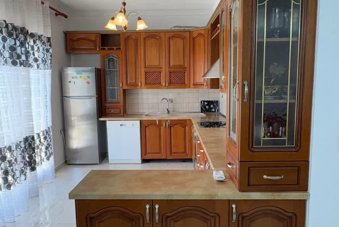 Villa di lusso in affitto a Tirana 2+1, Arredato