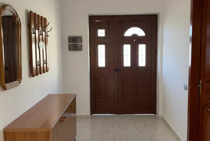 Villa di lusso in affitto a Tirana 2+1, Arredato