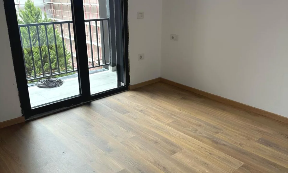 🏢Pak minuta larg Shkolles se Kuqe jepet me qera per zyra,apartament 1+1,Bosh 550 Eurouro(Neto)