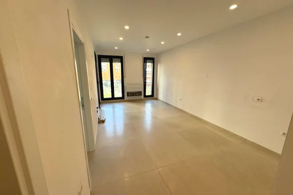 Business Property for Rent 3+1 in Tirana - 500 Euro