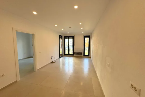 Business Property for Rent 3+1 in Tirana - 500 Euro