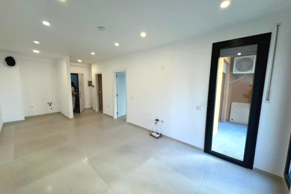 Business Property for Rent 3+1 in Tirana - 500 Euro