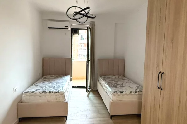 Appartamento in affitto a Tirana 2+1, Arredato