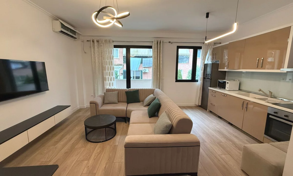 Appartamento in affitto a Tirana 2+1, Arredato