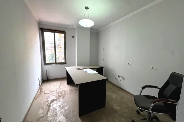Shtepi ne shitje Apartament ne Tirane, 2+1, Mobilimi Bosh, pa mobiluar, Pagesa 258,000  Euro.