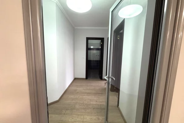Shtepi ne shitje Apartament ne Tirane, 2+1, Mobilimi Bosh, pa mobiluar, Pagesa 258,000  Euro.