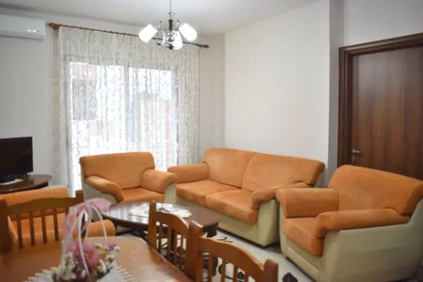 Shtepi me qera Apartament ne Tirane, 2+1, Mobilimi E mobiluar, Pagesa 52,000  Leke.