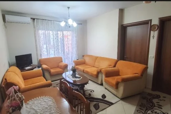 Shtepi me qera Apartament ne Tirane, 2+1, Mobilimi E mobiluar, Pagesa 52,000  Leke.