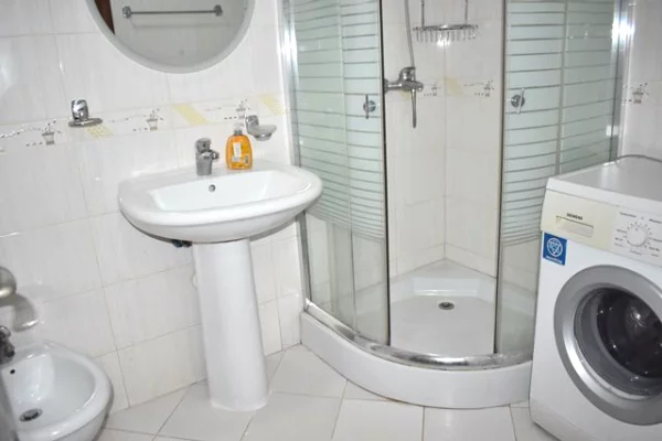 Shtepi me qera Apartament ne Tirane, 2+1, Mobilimi E mobiluar, Pagesa 52,000  Leke.