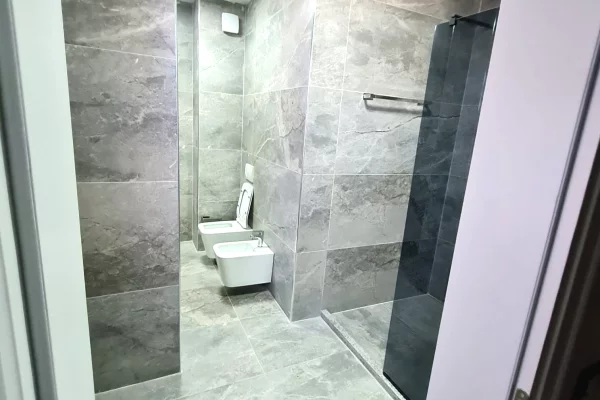 Shtepi me qera Apartament ne Tirane, 2+1, Mobilimi E mobiluar, Pagesa 75,000  Leke.