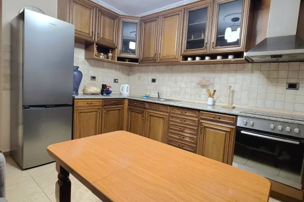 Shtepi me qera Apartament ne Tirane, 2+1, Mobilimi E mobiluar, Pagesa 60,000  Leke.