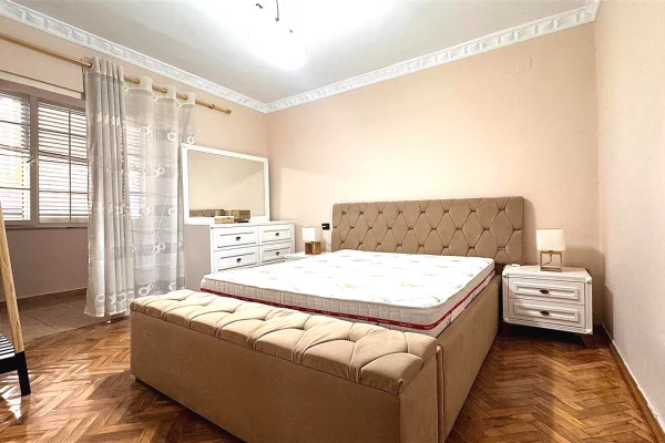 Shtepi me qera Apartament ne Tirane, 2+1, Mobilimi E mobiluar, Pagesa 60,000  Leke.