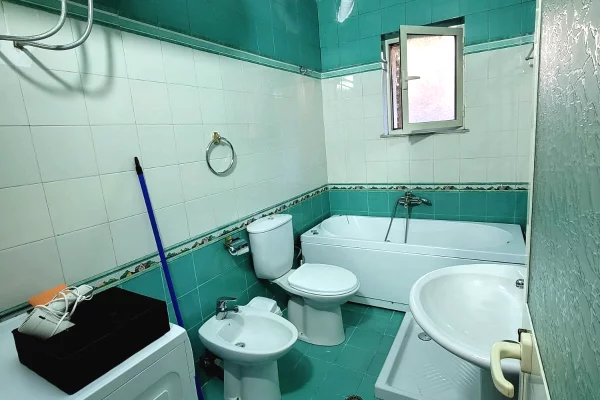 Shtepi me qera Apartament ne Tirane, 2+1, Mobilimi E mobiluar, Pagesa 60,000  Leke.