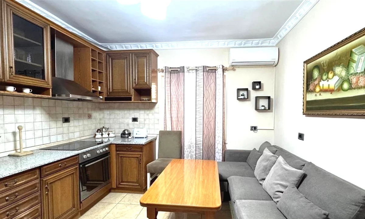 Shtepi me qera Apartament ne Tirane, 2+1, Mobilimi E mobiluar, Pagesa 60,000  Leke.