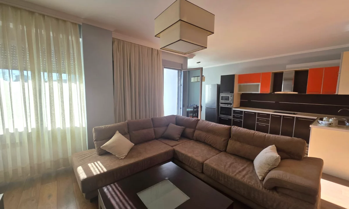 Shtepi me qera Apartament ne Tirane, 2+1, Mobilimi E mobiluar, Pagesa 80,000  Leke.