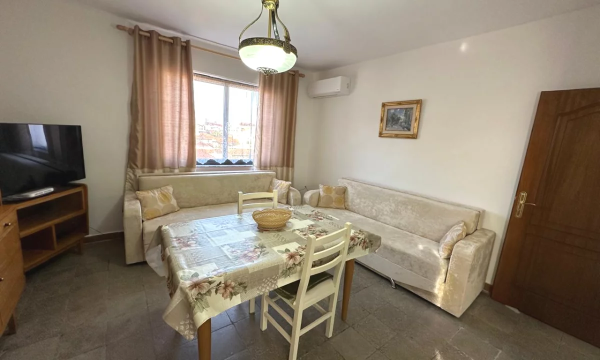 Shtepi me qera Apartament ne Tirane, 2+1, Mobilimi E mobiluar, Pagesa 550  Euro.