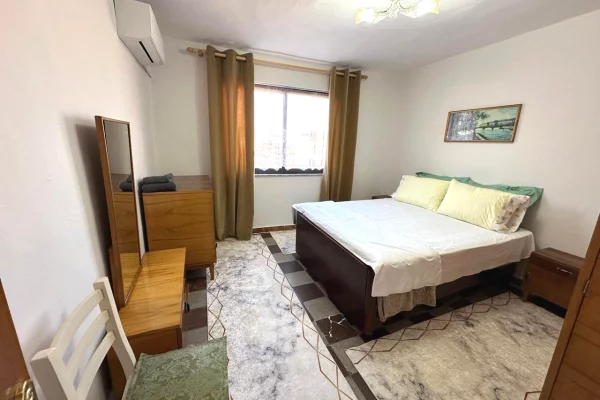 Shtepi me qera Apartament ne Tirane, 2+1, Mobilimi E mobiluar, Pagesa 550  Euro.