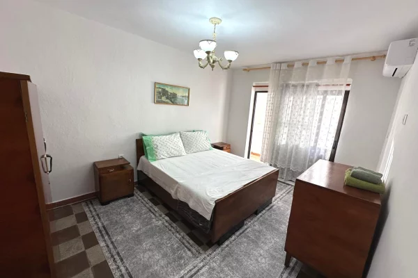 Shtepi me qera Apartament ne Tirane, 2+1, Mobilimi E mobiluar, Pagesa 550  Euro.