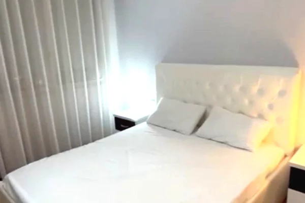 Shtepi me qera Apartament ne Tirane, 1+1, Mobilimi E mobiluar, Pagesa 60,000  Leke.