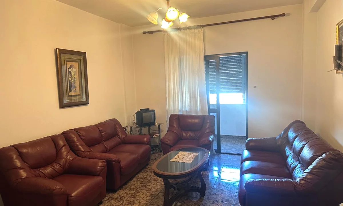 Shtepi me qera Apartament ne Tirane, 2+1, Mobilimi E mobiluar, Pagesa 500  Euro.