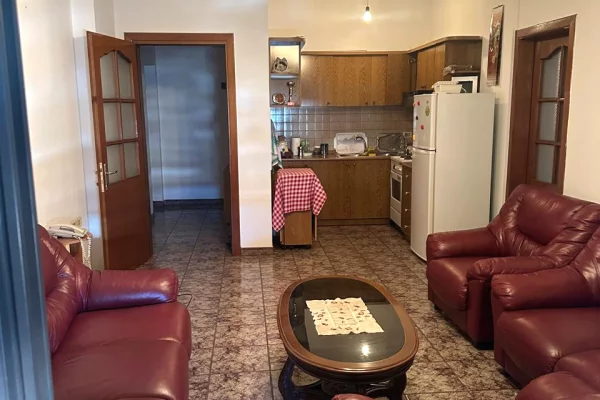 Shtepi me qera Apartament ne Tirane, 2+1, Mobilimi E mobiluar, Pagesa 500  Euro.