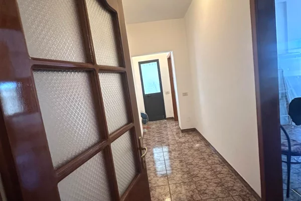 Shtepi me qera Apartament ne Tirane, 2+1, Mobilimi E mobiluar, Pagesa 500  Euro.