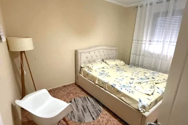 Shtepi me qera Apartament ne Tirane, 2+1, Mobilimi E mobiluar, Pagesa 60,000  Leke.
