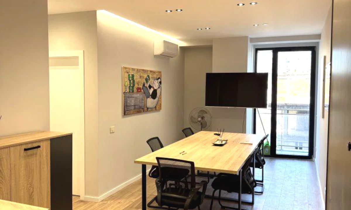 Rr.Mine Peza,Golden Tower Rezidence,jepet me qera ambient biznesi per zyra1+1,bosh 700Euro(Neto ) 