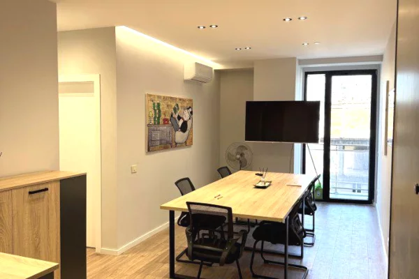 Ambient biznesi me qera 3+1 ne Tirane - 700 Euro