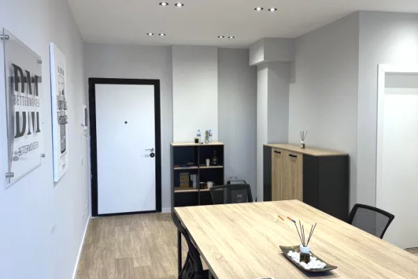 Rr.Mine Peza,Golden Tower Rezidence,jepet me qera ambient biznesi per zyra1+1,bosh 700Euro(Neto ) 