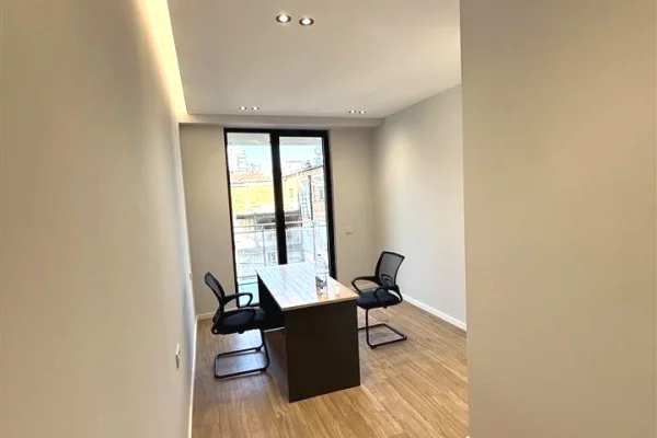 Rr.Mine Peza,Golden Tower Rezidence,jepet me qera ambient biznesi per zyra1+1,bosh 700Euro(Neto ) 