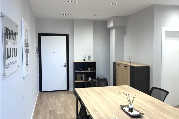 Rr.Mine Peza,Golden Tower Rezidence,jepet me qera ambient biznesi per zyra1+1,bosh 700Euro(Neto ) 