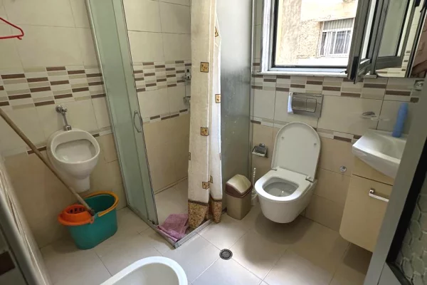 Shtepi me qera Vila Luksoze ne Tirane, 3+1, Mobilimi E mobiluar, Pagesa 700  Euro.