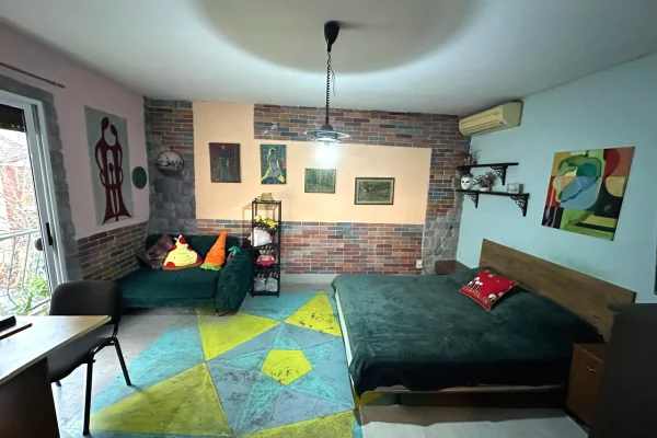 Shtepi me qera Vila Luksoze ne Tirane, 1+1, Mobilimi E mobiluar, Pagesa 500  Euro.