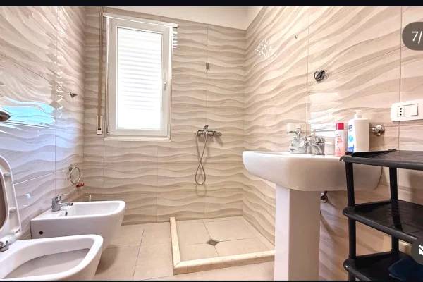 Shtepi me qera Apartament ne Tirane, 2+1, Mobilimi E mobiluar, Pagesa 60,000  Leke.