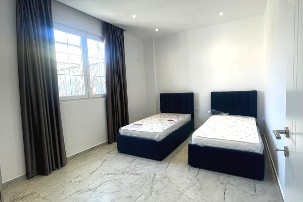 Shtepi me qera Vila Luksoze ne Tirane, 2+1, Mobilimi E mobiluar, Pagesa 60,000  Leke.