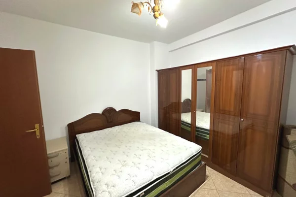 Shtepi me qera Apartament ne Tirane, 3+1, Mobilimi E mobiluar, Pagesa 800  Euro.