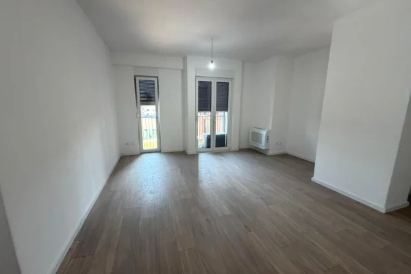 Rruga Jordan Misja,jepet me qera ambient biznesi per zyra,me sip.50m2bosh.40,000Leke (neto)