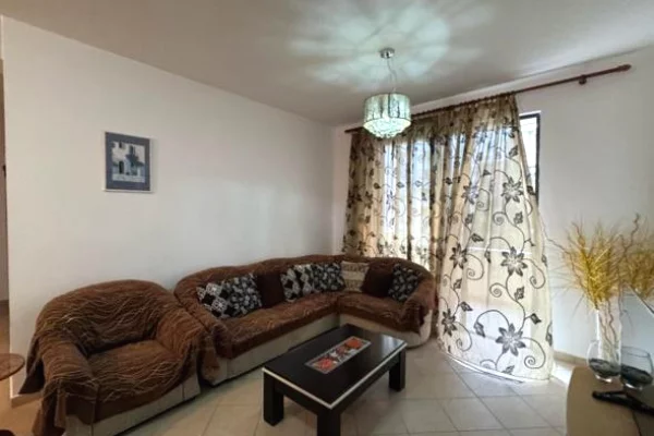 Shtepi me qera Apartament ne Tirane, 2+1, Mobilimi E mobiluar, Pagesa 45,000  Leke.