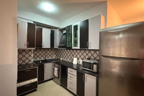 Shtepi me qera Apartament ne Tirane, 2+1, Mobilimi E mobiluar, Pagesa 45,000  Leke.
